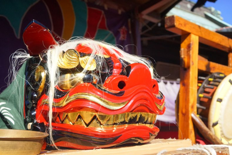 祭りの獅子頭と太鼓